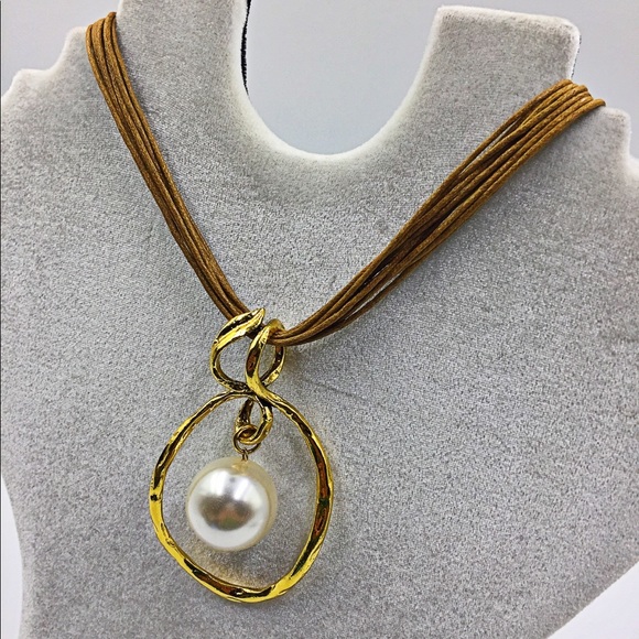 Dangle Pearl Solitaire - Picture 2 of 3